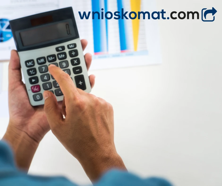 Kredyt gotówkowy czy pożyczka pozabankowa? Porównanie kosztów, formalności i czasu wypłaty